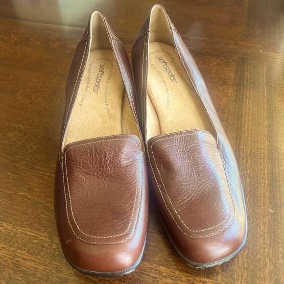 SoftSpots 10W Slip-on Brown Leather Low Heel Loafers NWOT Softly Comfortable - Picture 4 of 12